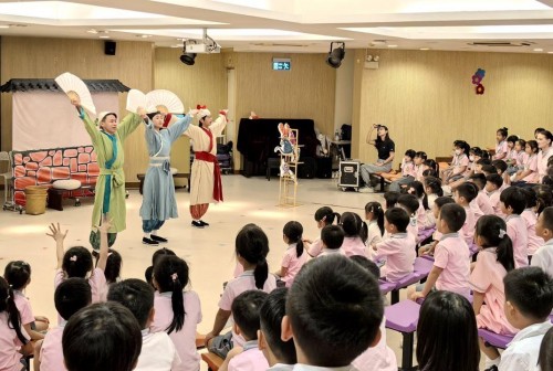 Chinese Traditional Etiquette and Cultural Education Activities